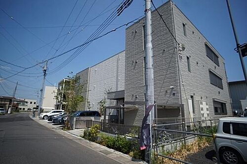 バッカスコート 3階建