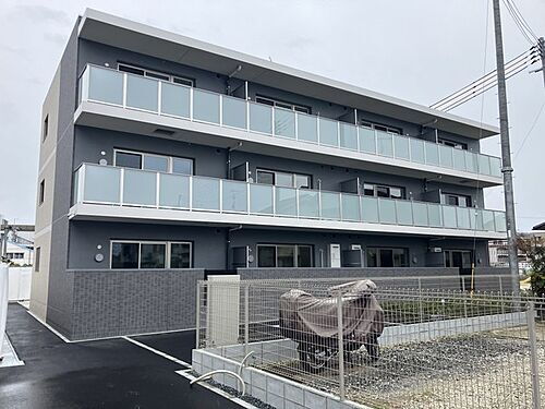 兵庫県川西市栄根２丁目 3階建 