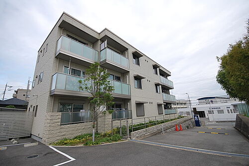 シャーメゾン山田池公園枚方 3階建