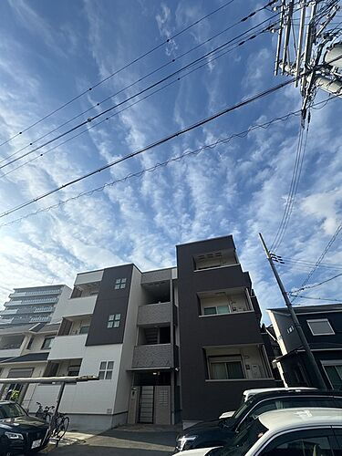 大阪府堺市西区鳳南町４丁 築6年8ヶ月 3階建