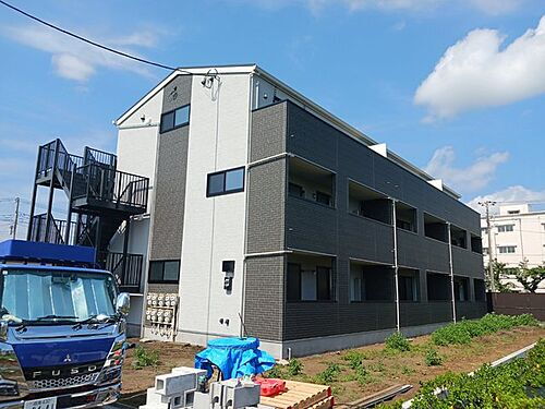 神奈川県横浜市瀬谷区本郷３丁目 3階建 