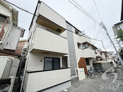 兵庫県西宮市鳴尾町２丁目 3階建