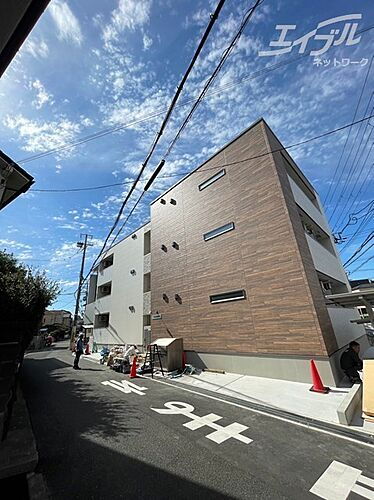 大阪府吹田市山手町１丁目 3階建