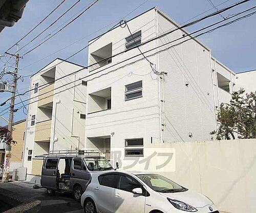 京都府京都市山科区四ノ宮鎌手町 築7年11ヶ月 3階建