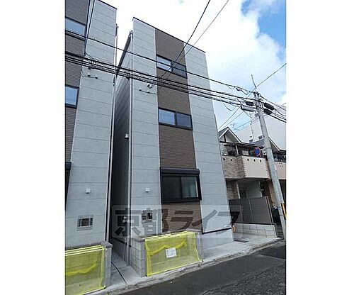 京都府京都市南区上鳥羽高畠町 築3年11ヶ月 3階建