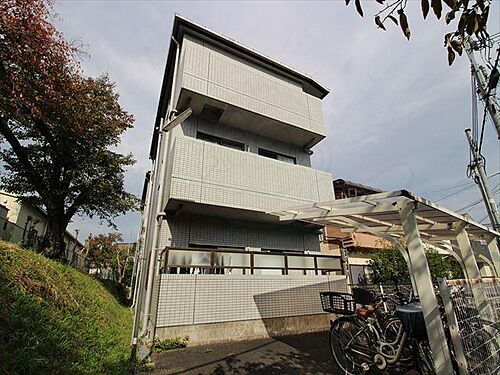 大阪府高槻市古曽部町３丁目 築33年8ヶ月 3階建