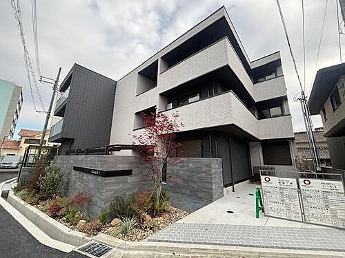 大阪府高槻市上田辺町 3階建 