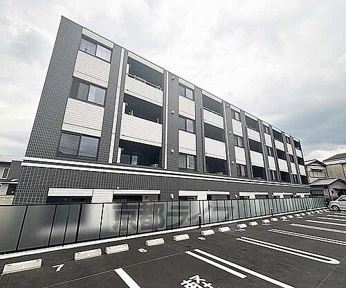 京都府亀岡市三宅町野々神 築1年4ヶ月 4階建