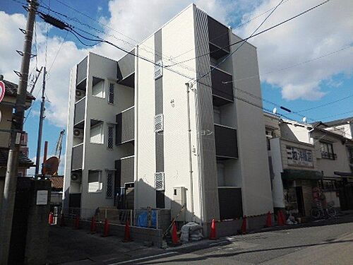 兵庫県尼崎市西本町８丁目 3階建 築8年10ヶ月