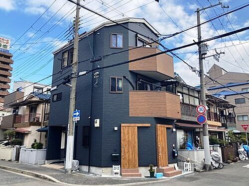 兵庫県尼崎市昭和通１丁目 築6年10ヶ月 3階建