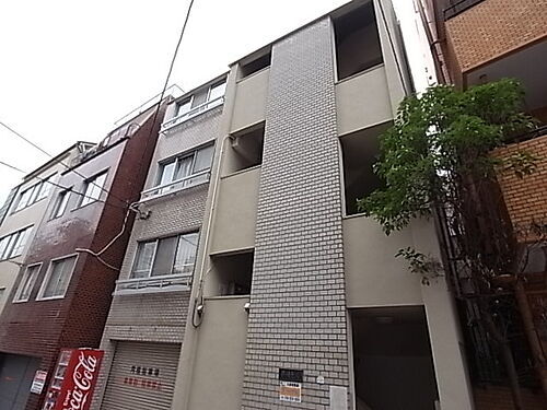 芳地ビル 外観写真です。