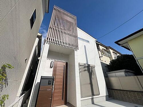 大阪府堺市西区浜寺諏訪森町中１丁  2階建