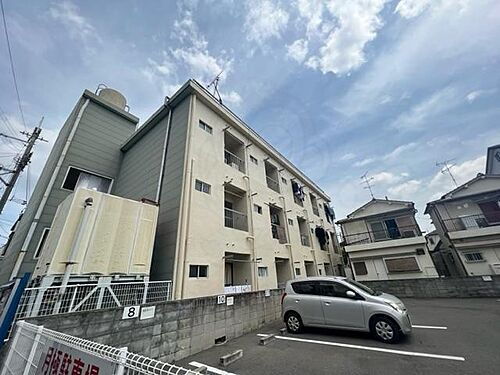 大阪府枚方市養父丘１丁目 3階建