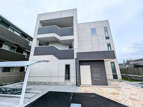 大阪府茨木市中河原町 3階建