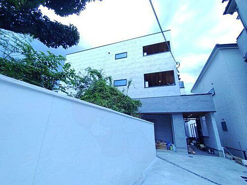 大阪府高槻市富田町５丁目 3階建 