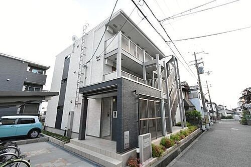 大阪府堺市西区鳳中町１０丁 3階建