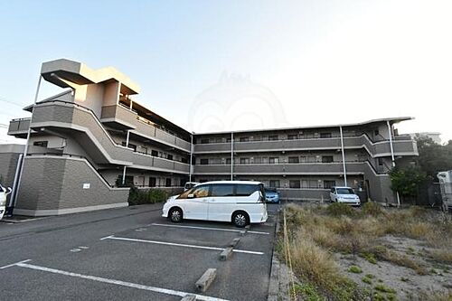 大阪府堺市西区浜寺諏訪森町西３丁 3階建 築28年5ヶ月