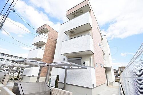 大阪府堺市西区鳳中町１０丁 築2年9ヶ月 3階建