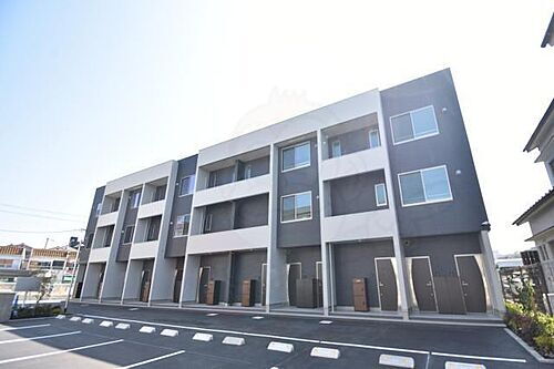 大阪府堺市堺区東雲西町１丁 3階建