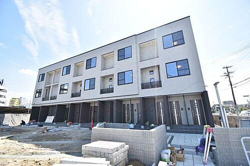大阪府堺市西区鳳北町９丁 築2年3ヶ月 3階建