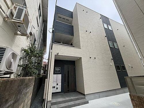 大阪府堺市西区浜寺諏訪森町中３丁 築1年未満 3階建