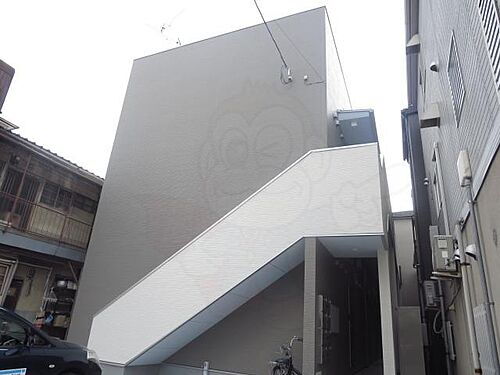 大阪府堺市堺区大浜北町２丁 築9年8ヶ月 2階建