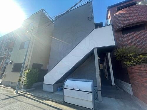 大阪府堺市堺区北清水町１丁 築9年8ヶ月 2階建