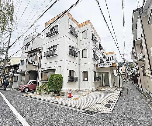 京都府京都市東山区白川筋三条下る２丁目梅宮町 3階建