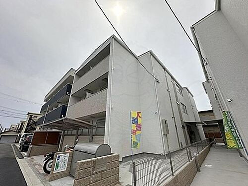 大阪府摂津市一津屋２丁目 3階建