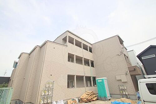 大阪府吹田市岸部中３丁目 3階建 