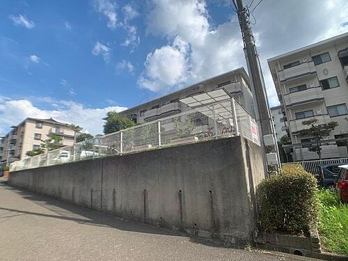 大阪府箕面市小野原東５丁目 3階建