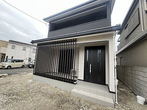 兵庫県尼崎市浜３丁目  2階建