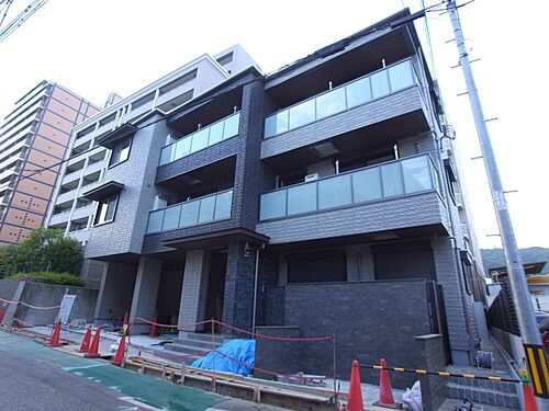 兵庫県神戸市東灘区本庄町２丁目 築3年5ヶ月 3階建