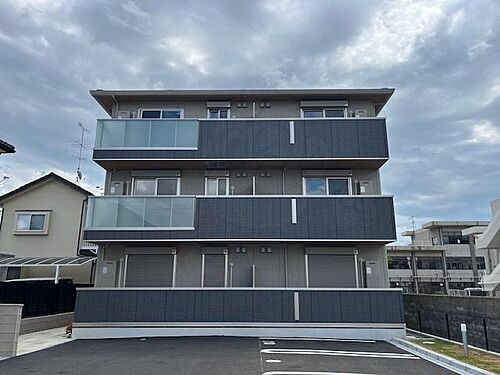 京都府京都市西京区下津林佃  3階建