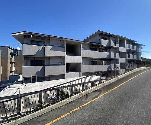 京都府京都市右京区宇多野御屋敷町 築42年8ヶ月 4階建