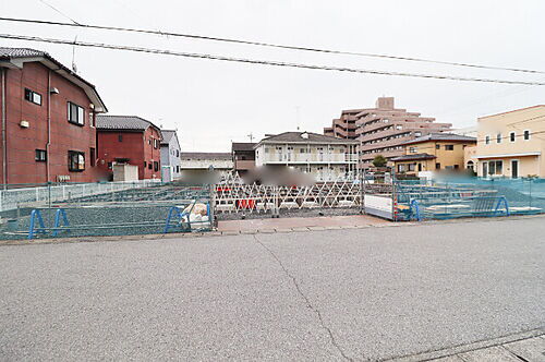 栃木県宇都宮市平松本町 3階建 