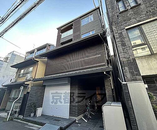 京都府京都市下京区葛籠屋町 築7年6ヶ月 4階建