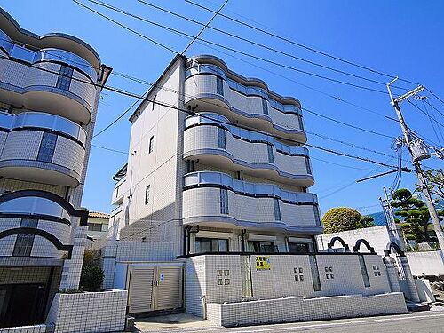 奈良県奈良市あやめ池南２丁目 3階建