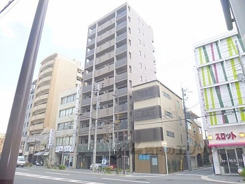 京都府京都市上京区河原町通丸太町下る伊勢屋町 11階建