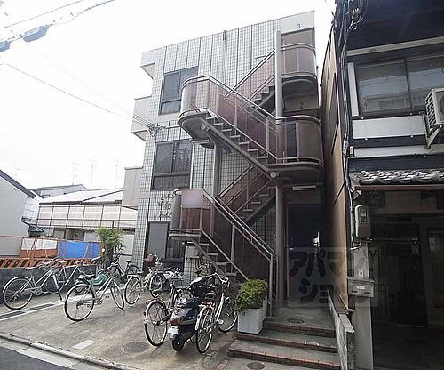京都府京都市上京区出水通日暮西入金馬場町 築38年9ヶ月 3階建