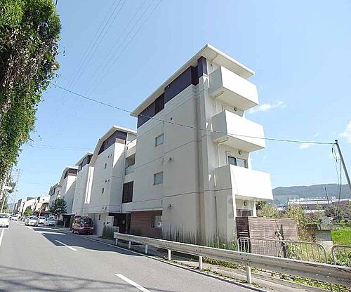 京都府京都市伏見区小栗栖岩ケ淵町 4階建