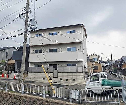 京都府京都市伏見区日野馬場出町 3階建