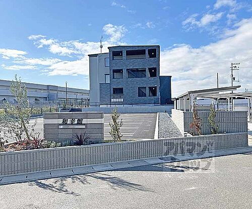 京都府京都市伏見区羽束師古川町  3階建