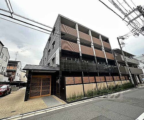 京都府京都市中京区壬生御所ノ内町 築4年11ヶ月 4階建