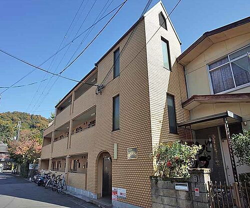 京都府京都市左京区松ケ崎御所ノ内町 3階建