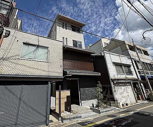 京都府京都市下京区松原通油小路東入天神前町  4階建