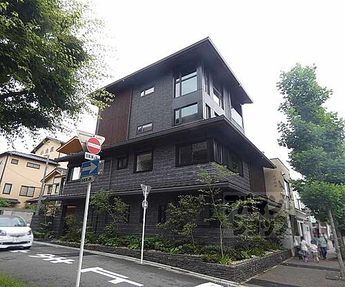 京都府京都市左京区岡崎円勝寺町 築1年未満 4階建
