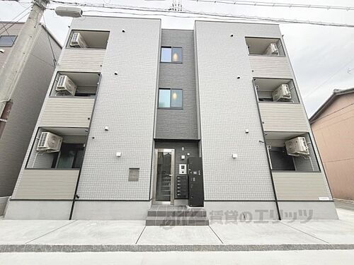 京都府京都市右京区太秦安井辻ノ内町 3階建 