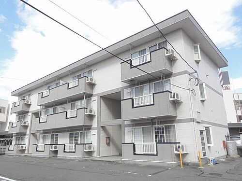 山形県山形市飯田１丁目 3階建 築30年8ヶ月