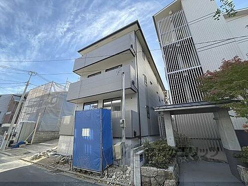 京都府京都市伏見区北浜町  3階建